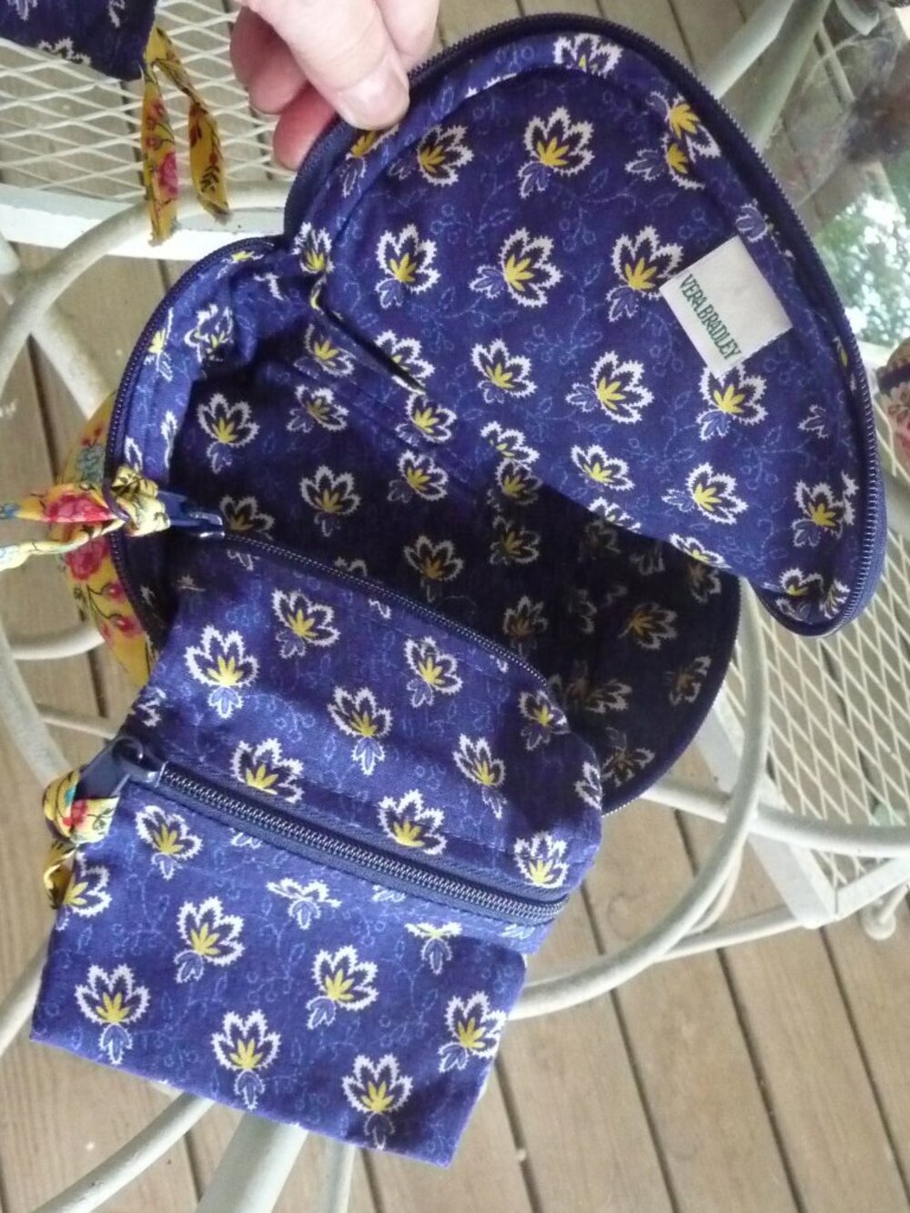 Vera Bradley Maison Blue 4 Piece Travel Set Retired - Picture 7 of 13